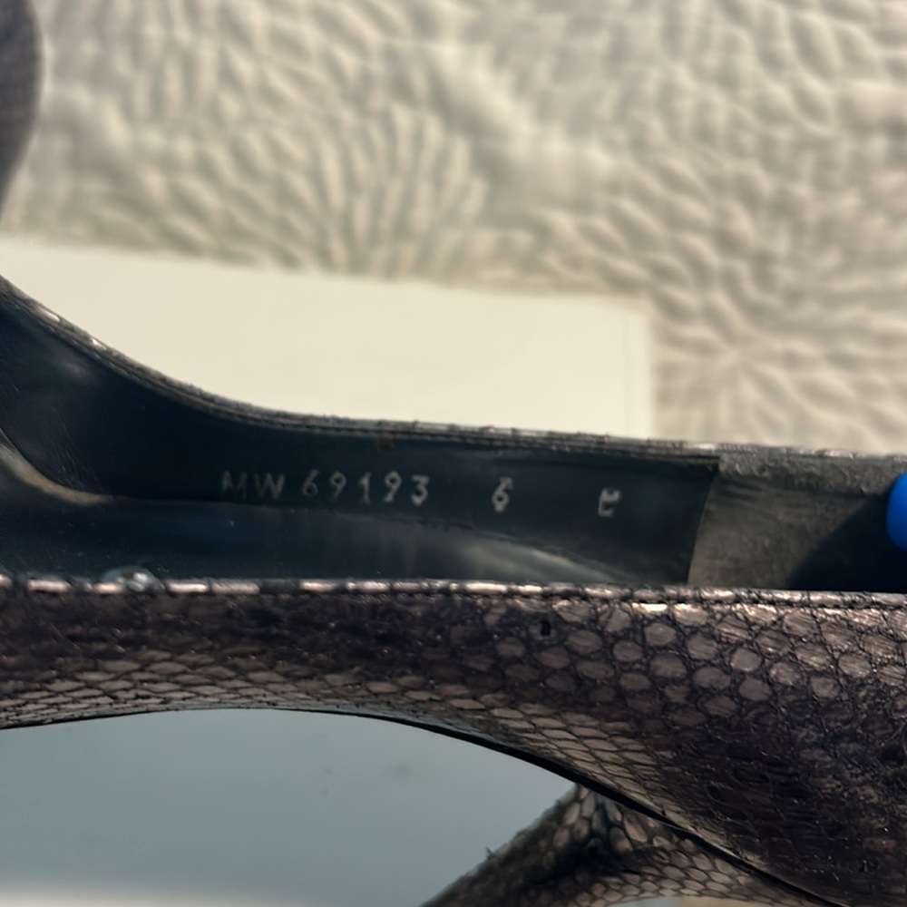 Stuart Weitzman Daisy "Sea Crystal Snake" Black, Leather Pumps, Size: Women's 6 - Picture 6 of 6